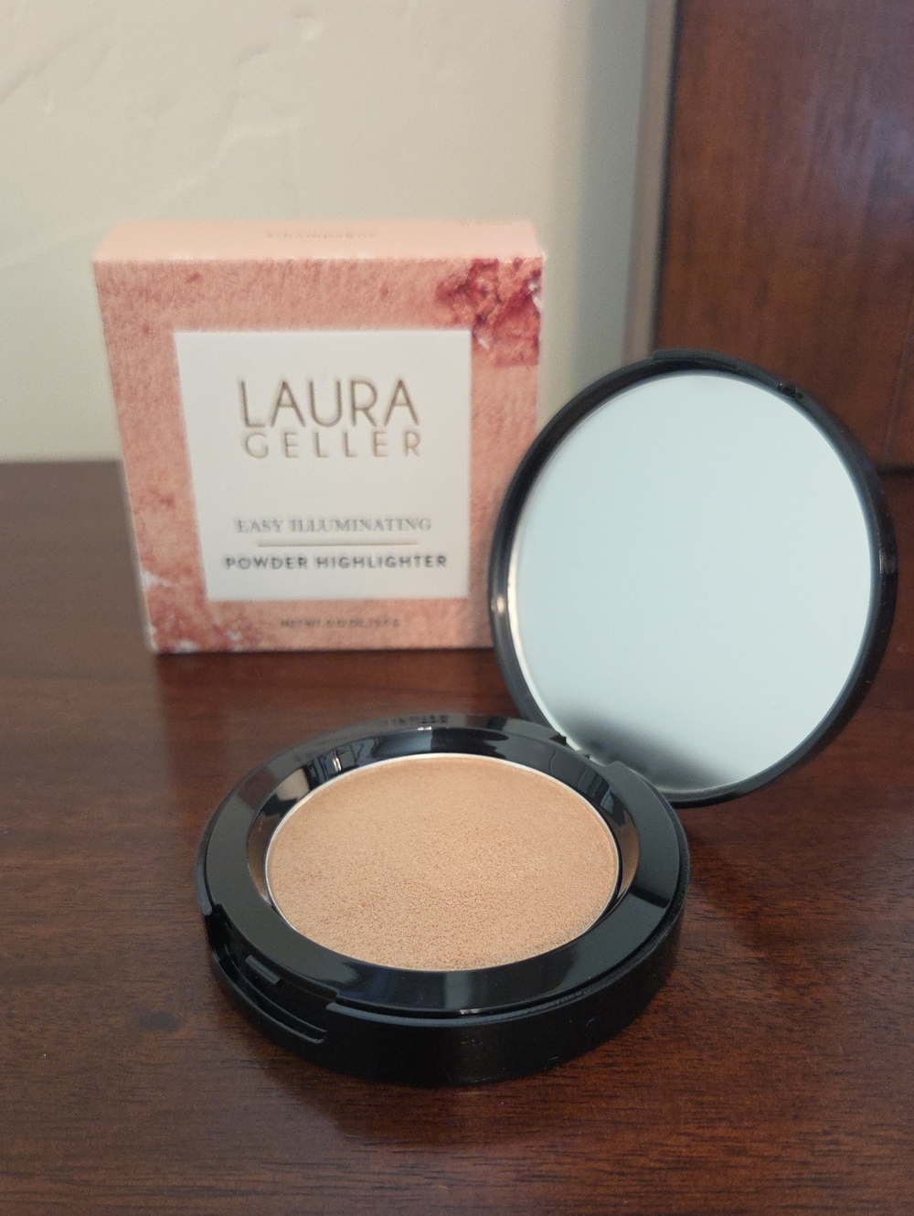 Laura Geller Illuminating Powder Highlighter - Champagne Beige Glow